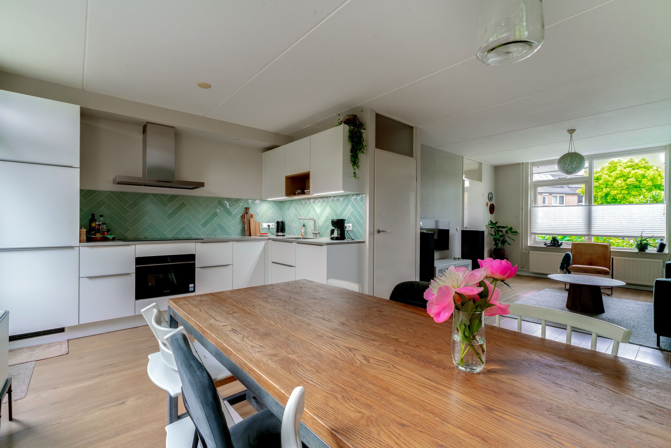Modern family home with four bedrooms and updated kitchen — 12