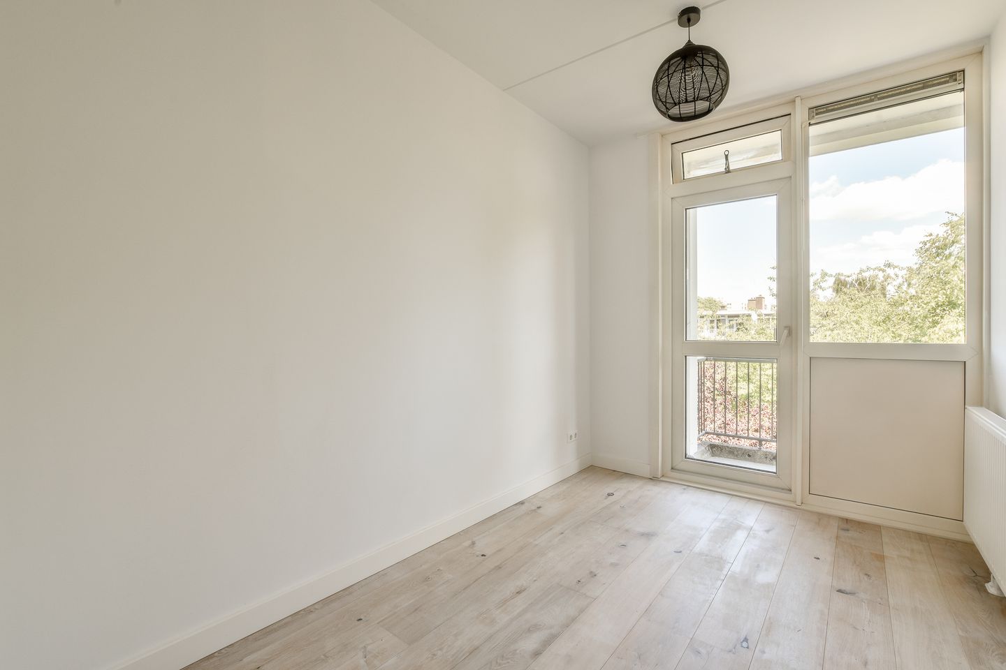 Turnkey Renovated 68 m2 Apartment on Top Floor in Buitenveldert — 10