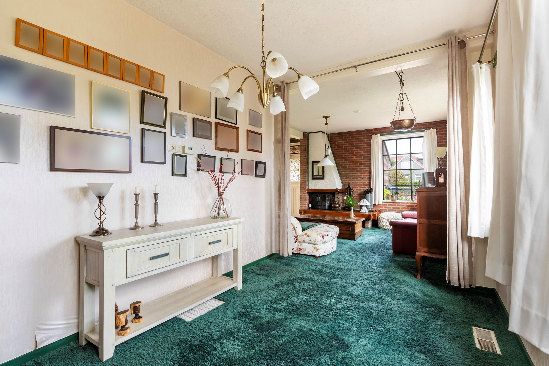 Spacious 1950s Detached Home with Sunlit South Garden — 48
