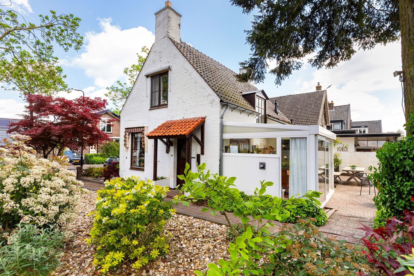 Spacious 1950s Detached Home with Sunlit South Garden — 14