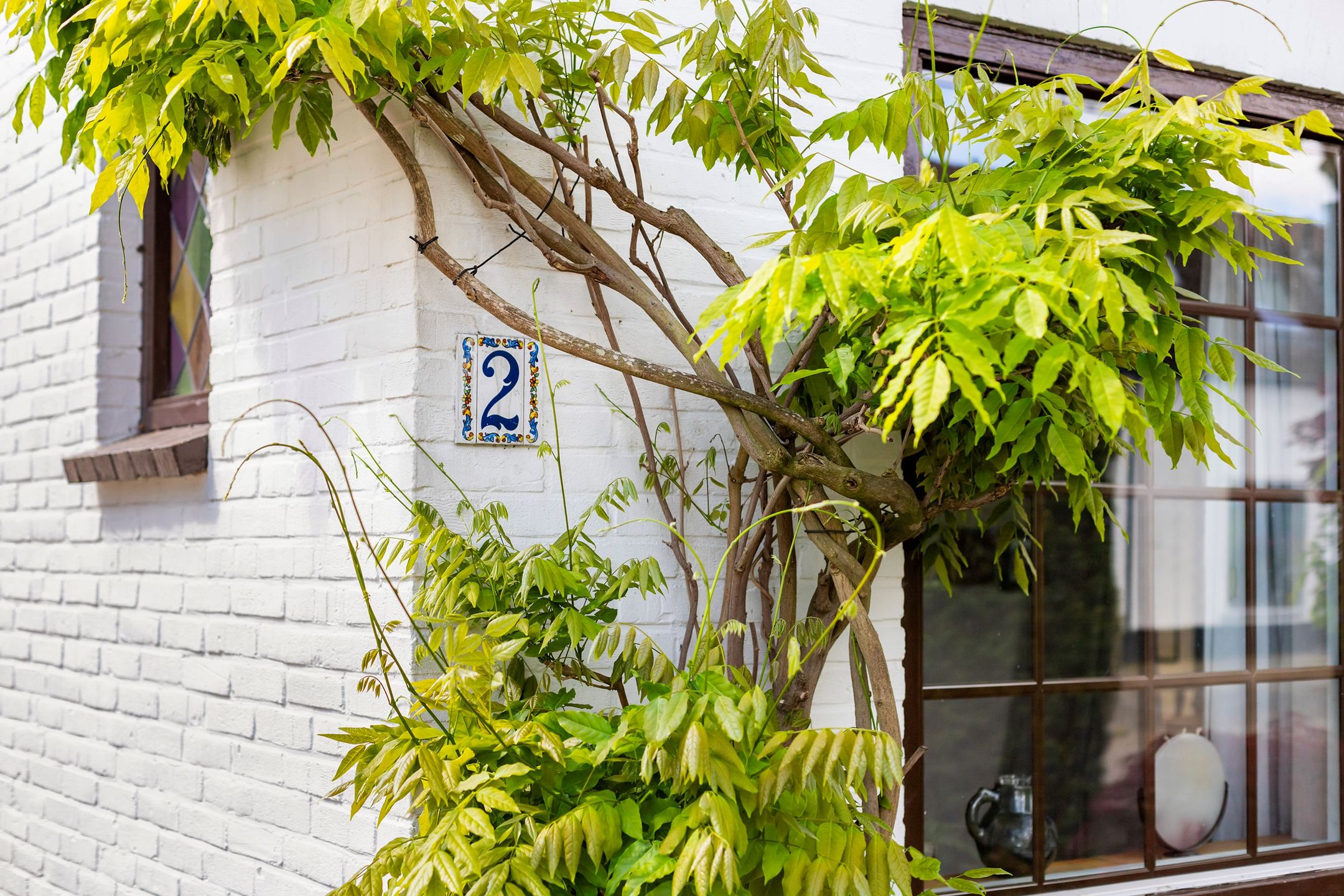 Spacious 1950s Detached Home with Sunlit South Garden — 18