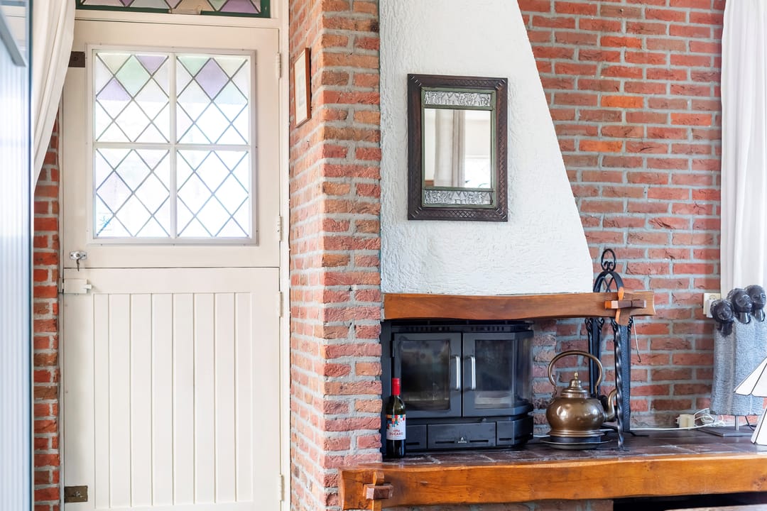 Spacious 1950s Detached Home with Sunlit South Garden — 41