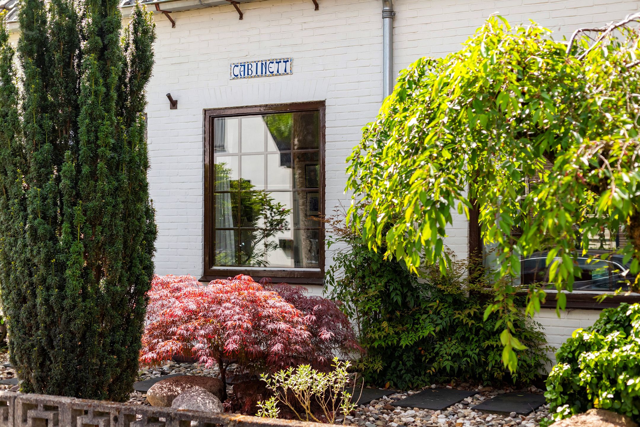 Spacious 1950s Detached Home with Sunlit South Garden — 9