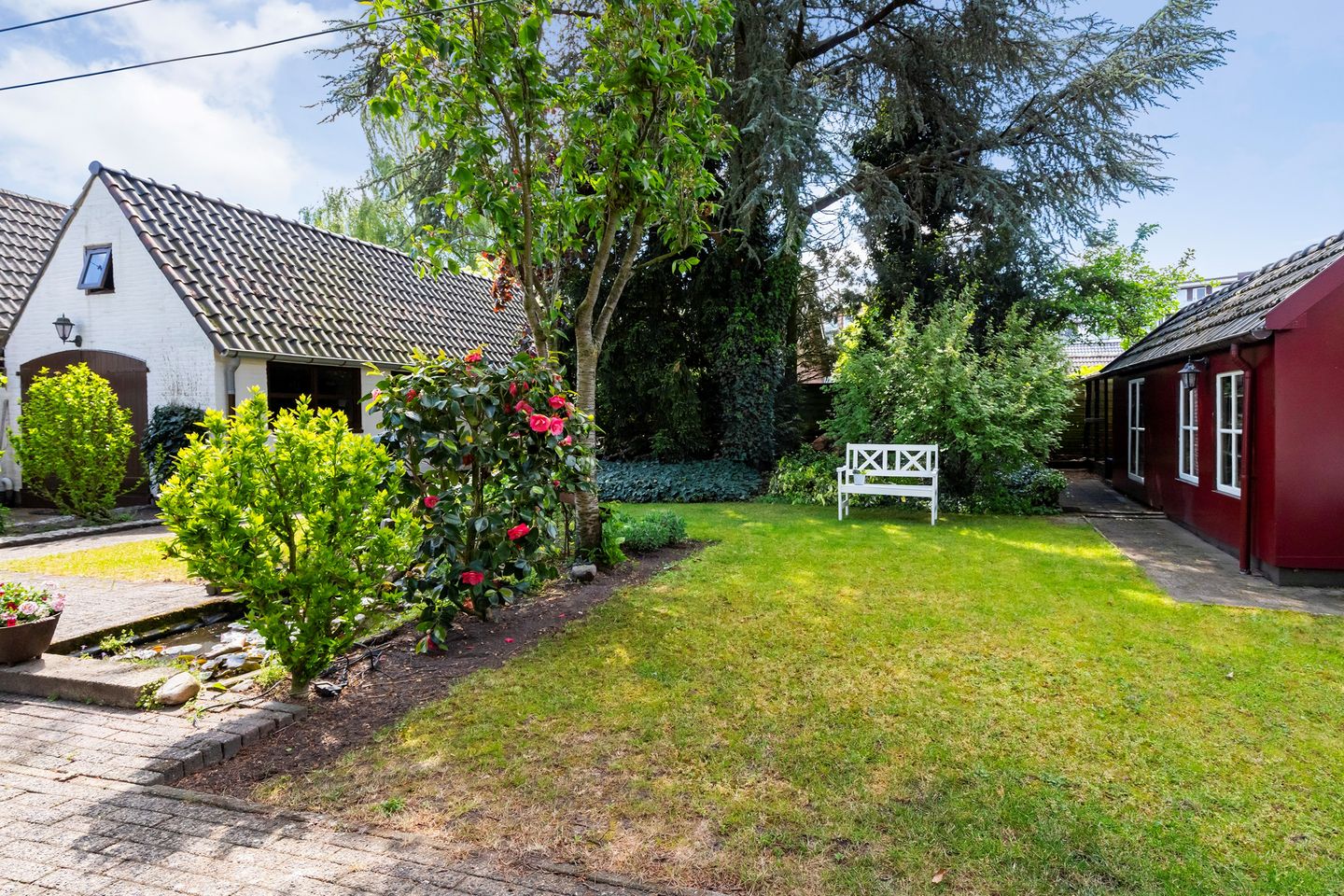 Spacious 1950s Detached Home with Sunlit South Garden — 29