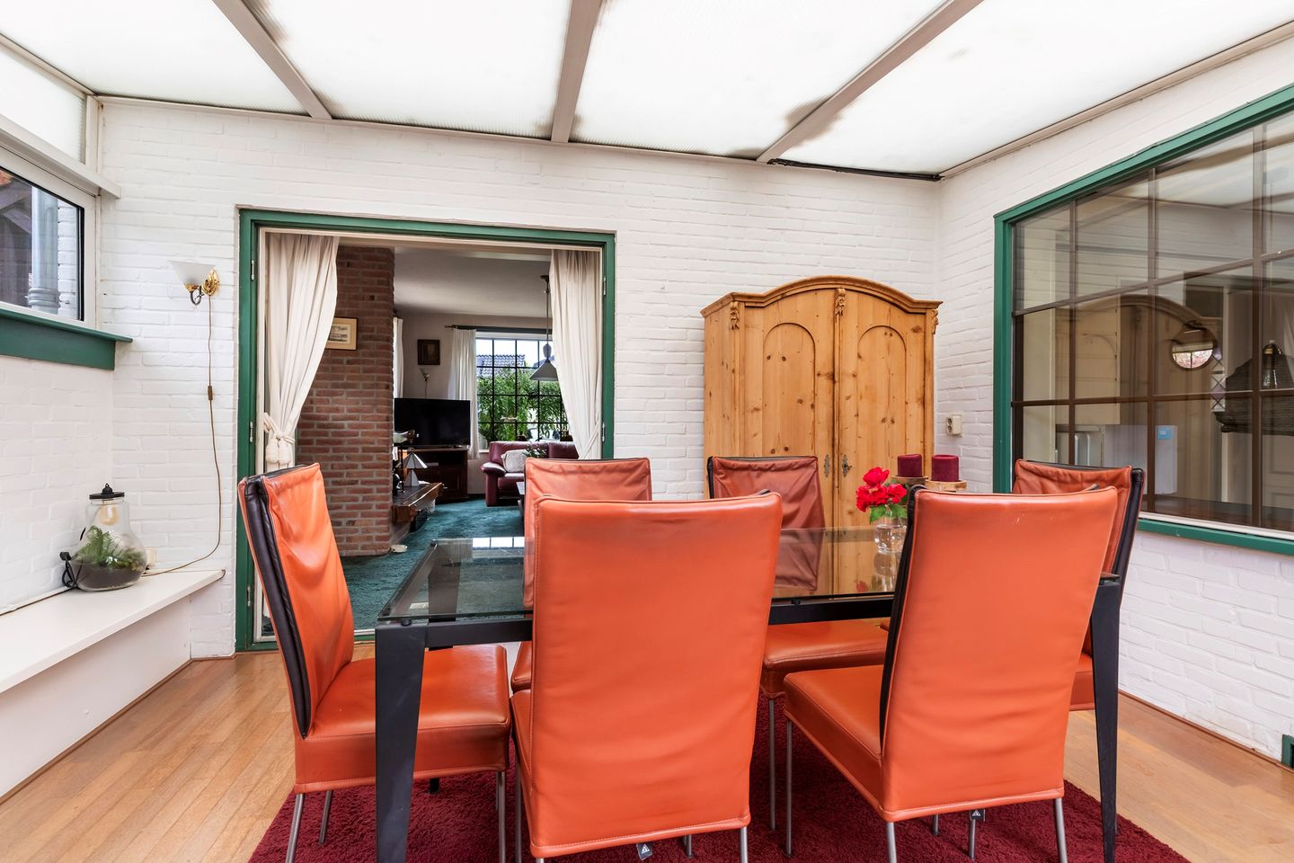 Spacious 1950s Detached Home with Sunlit South Garden — 49