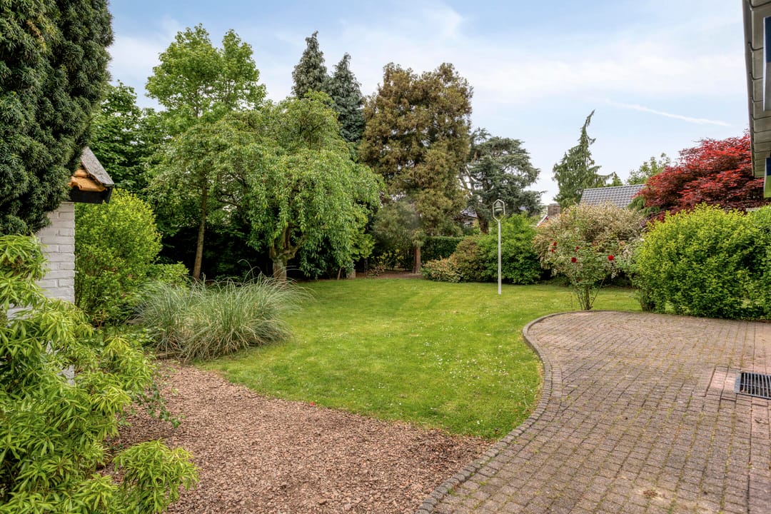Charming Austrian-Style Detached Home with Spacious Garden in Geleen — 7