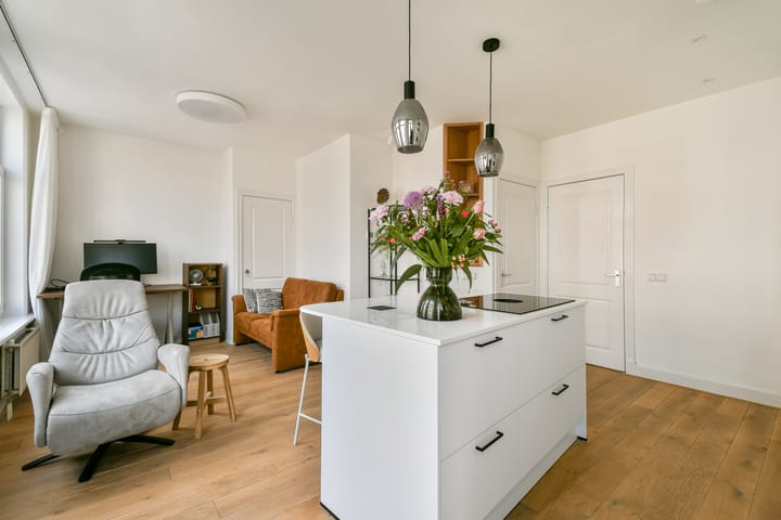 Photo 5 of Balthasar Floriszstraat 12-2