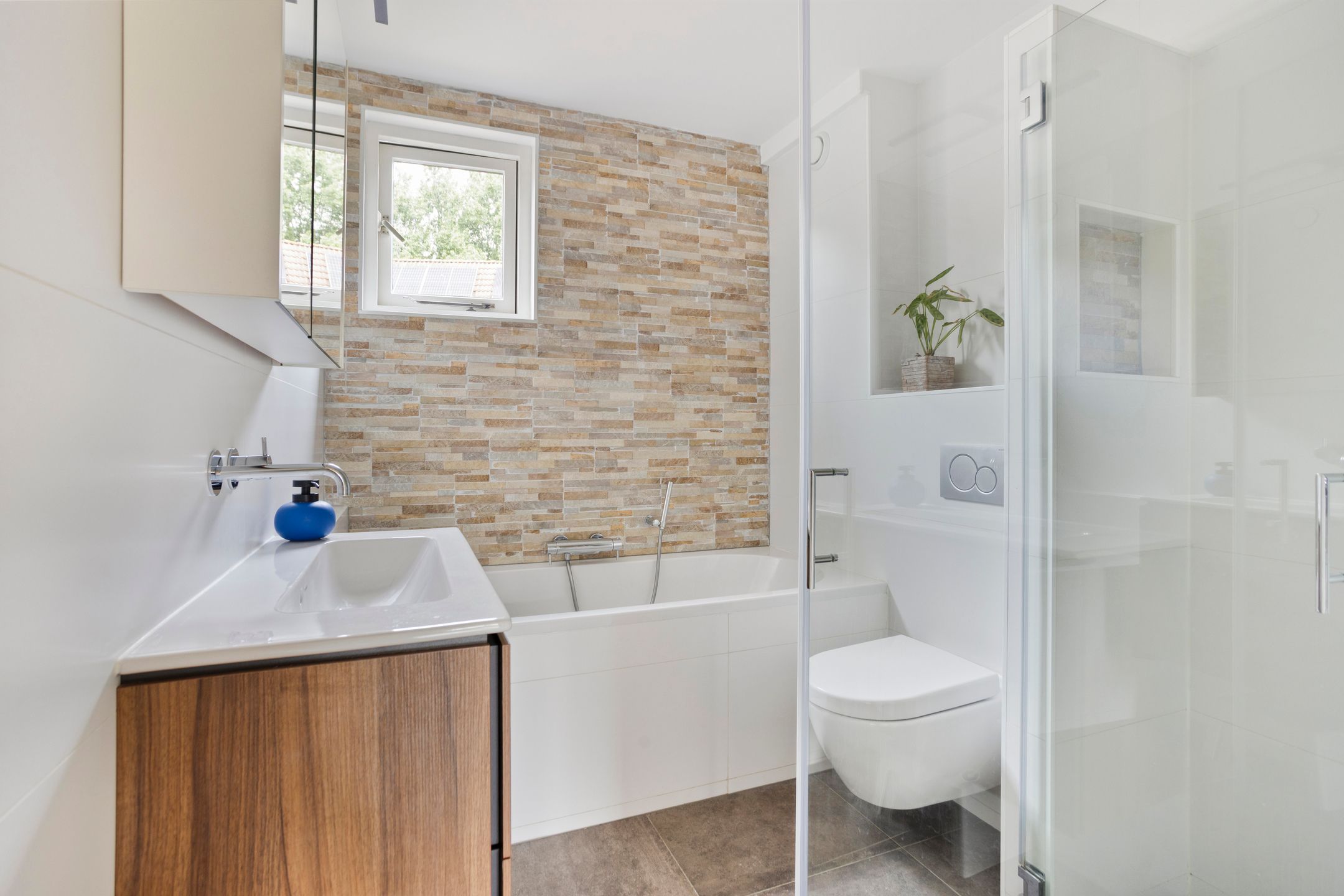 Foto 21 van Rivierforel 24