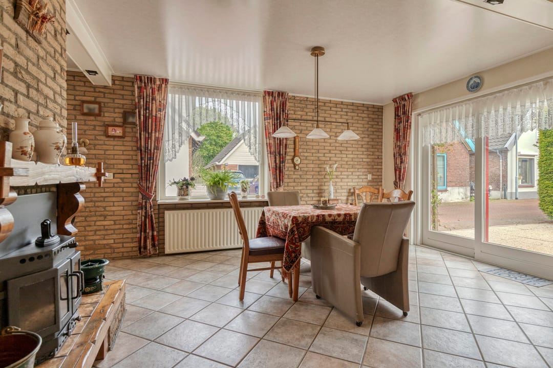 Charming Detached Home from 1905 with Renovation Potential in Quiet Brakel — 16