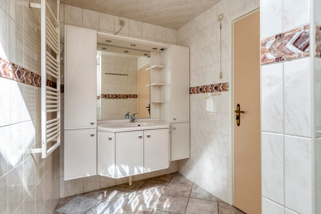 Charming Detached Home from 1905 with Renovation Potential in Quiet Brakel — 13