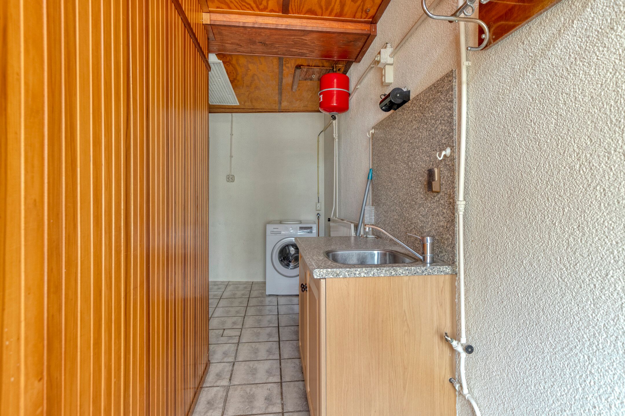 Charming Detached Home from 1905 with Renovation Potential in Quiet Brakel — 36