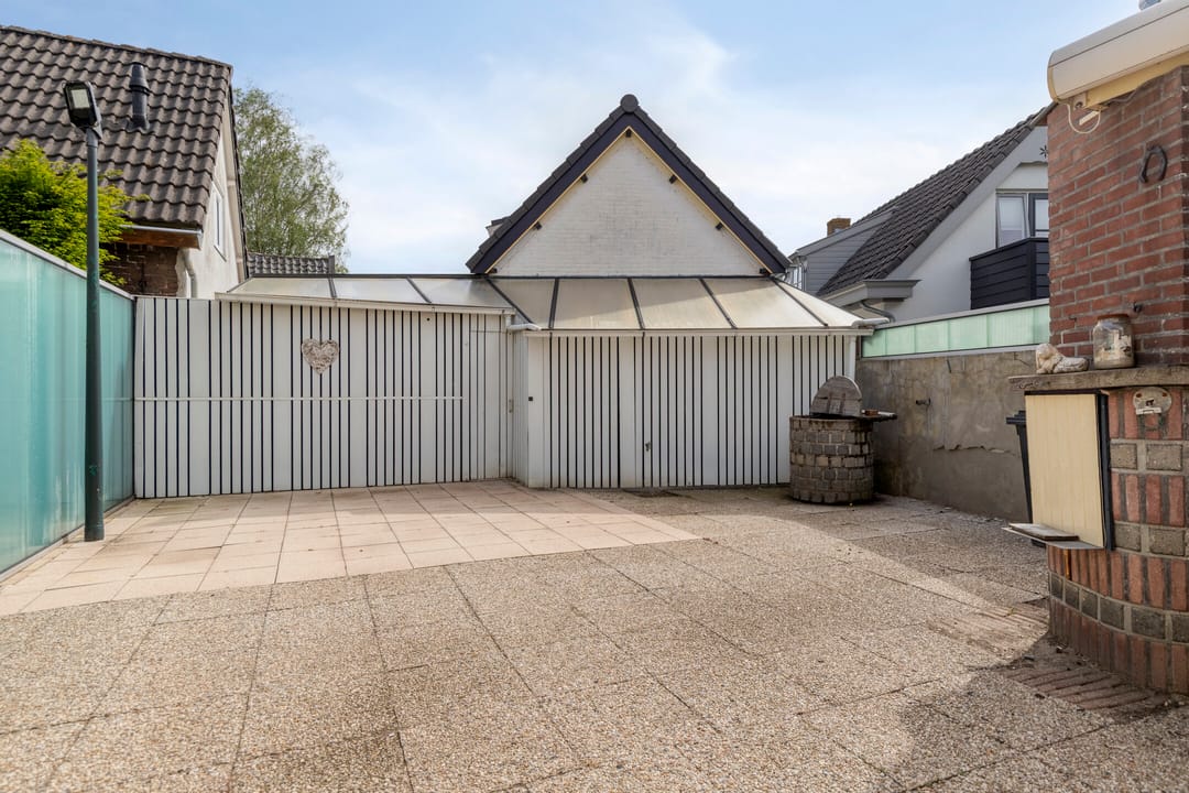 Charming Detached Home from 1905 with Renovation Potential in Quiet Brakel — 41