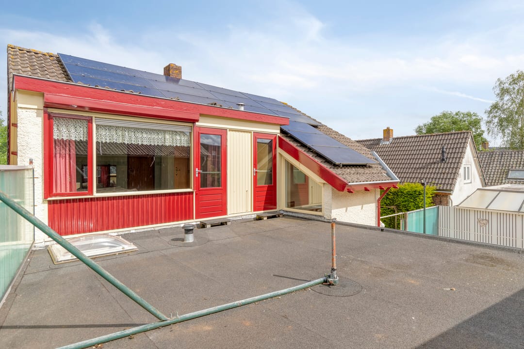 Charming Detached Home from 1905 with Renovation Potential in Quiet Brakel — 37