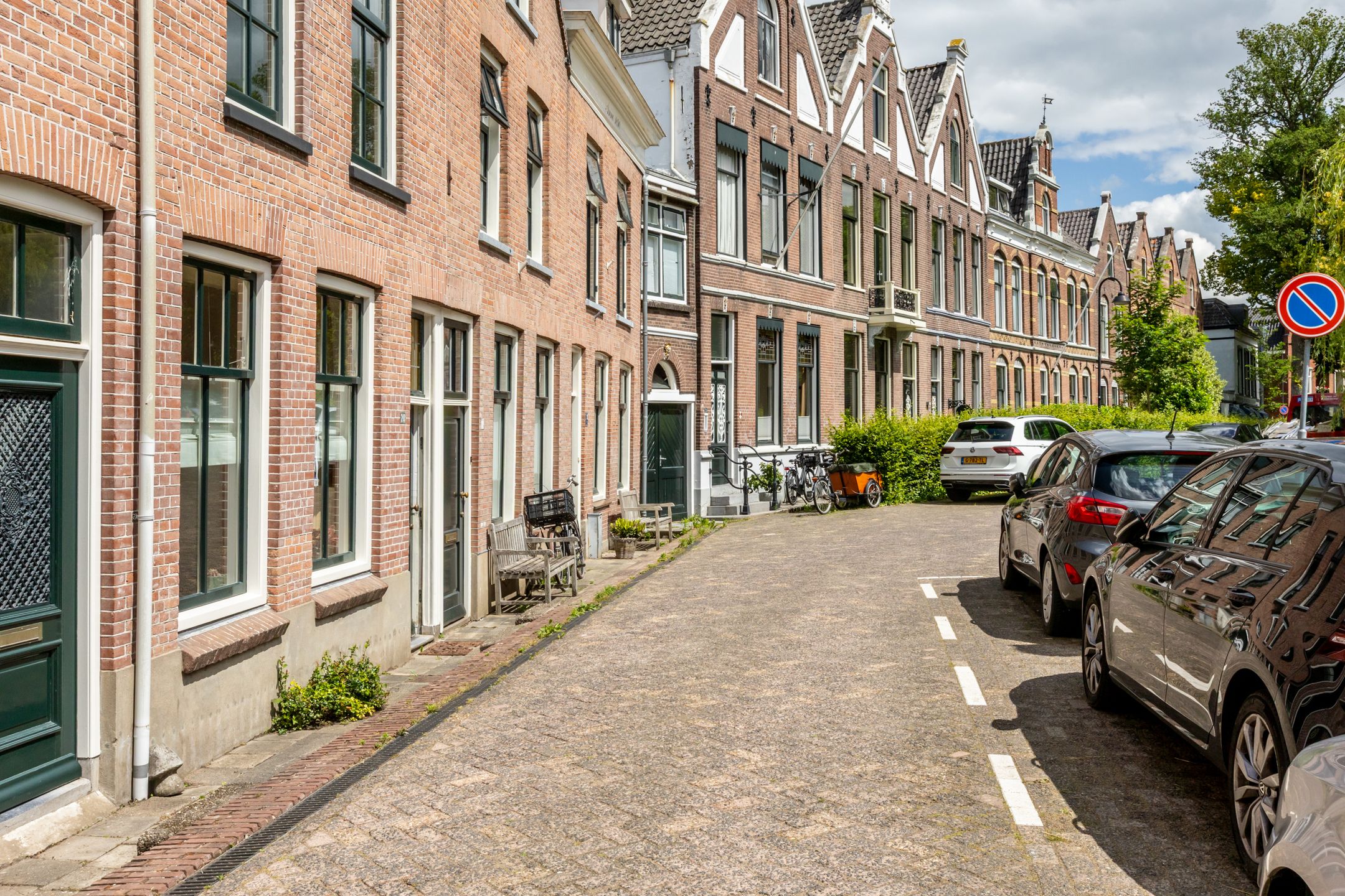 Characteristic Canal Townhouse in Historic Schoonhoven Center — 57
