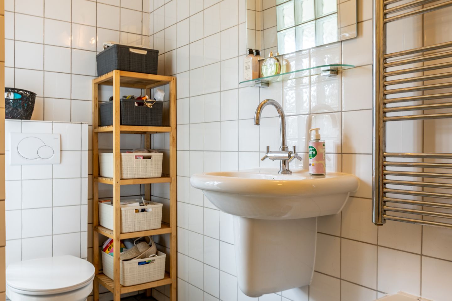 Characteristic Canal Townhouse in Historic Schoonhoven Center — 34