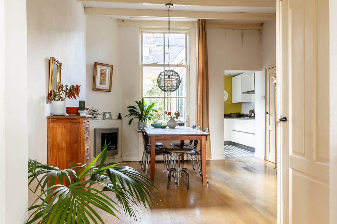 Characteristic Canal Townhouse in Historic Schoonhoven Center — 8