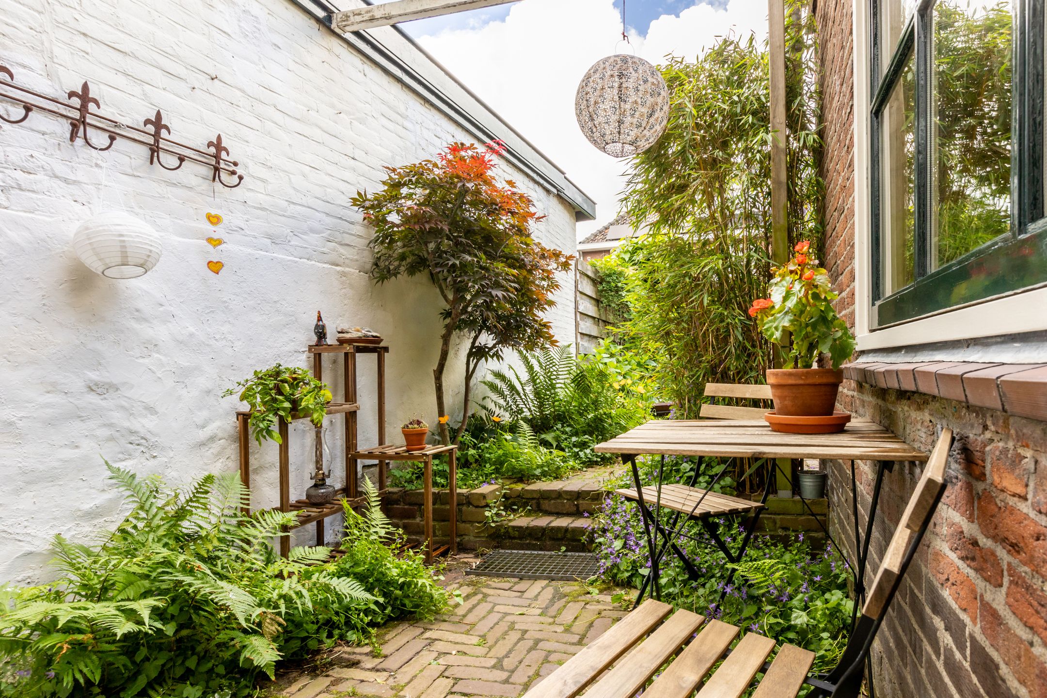 Characteristic Canal Townhouse in Historic Schoonhoven Center — 45