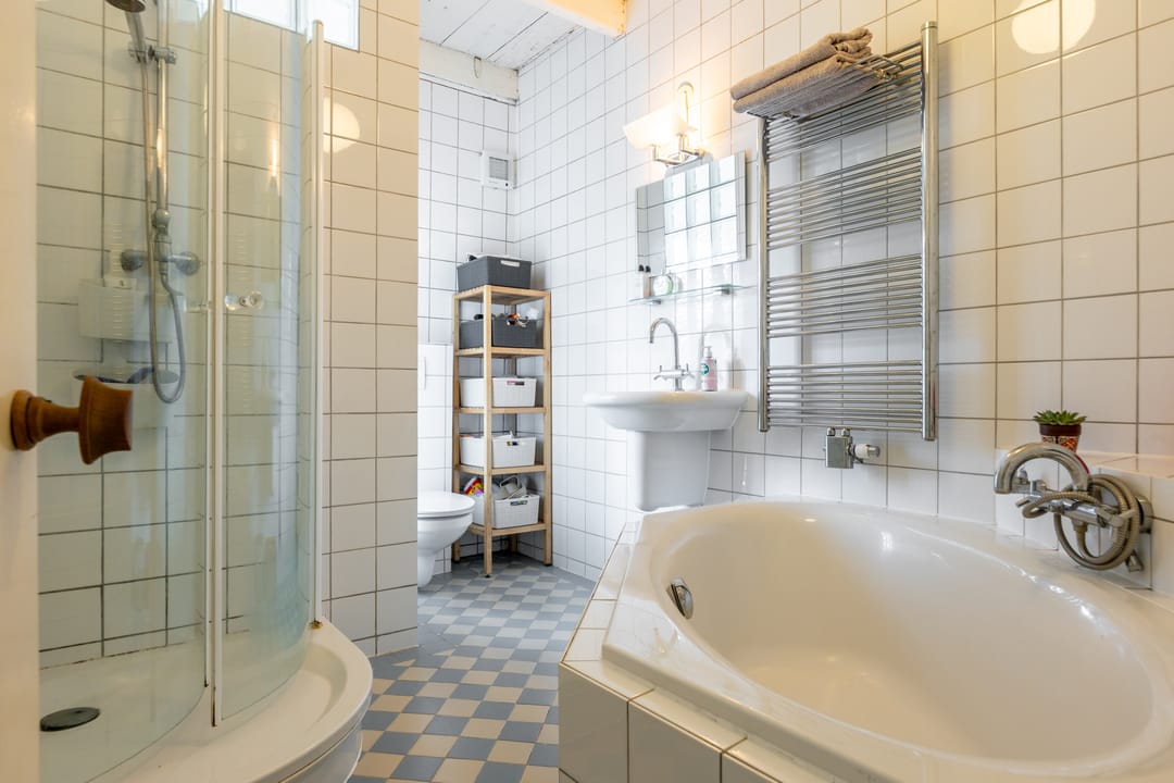 Characteristic Canal Townhouse in Historic Schoonhoven Center — 32