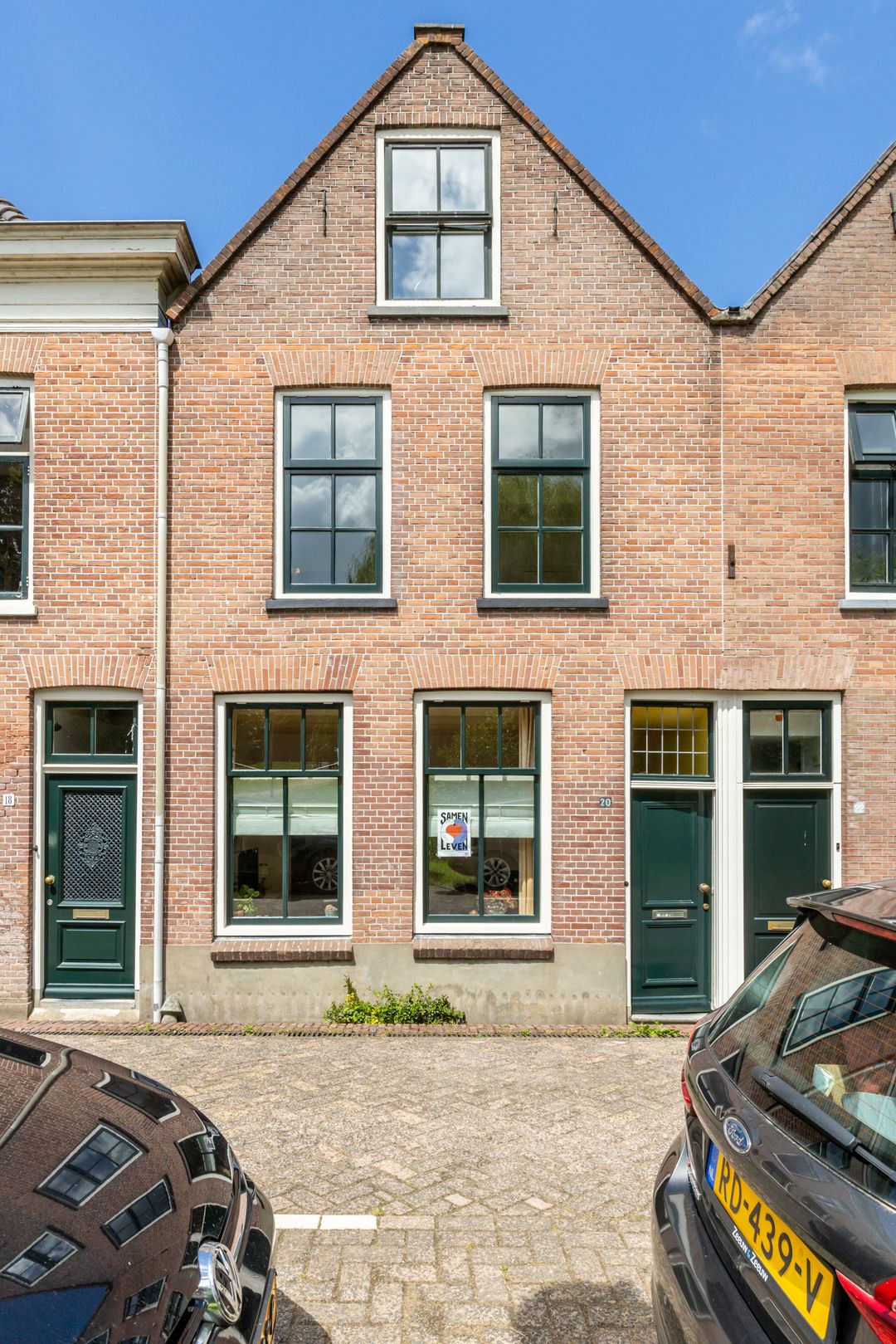 Characteristic Canal Townhouse in Historic Schoonhoven Center — 53