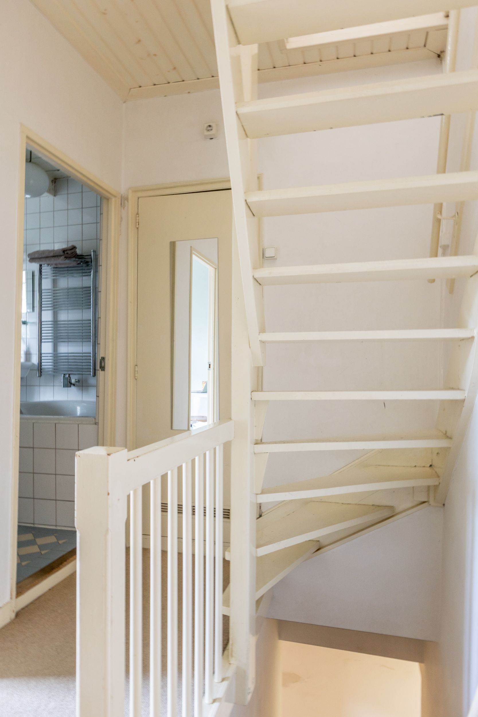 Characteristic Canal Townhouse in Historic Schoonhoven Center — 36