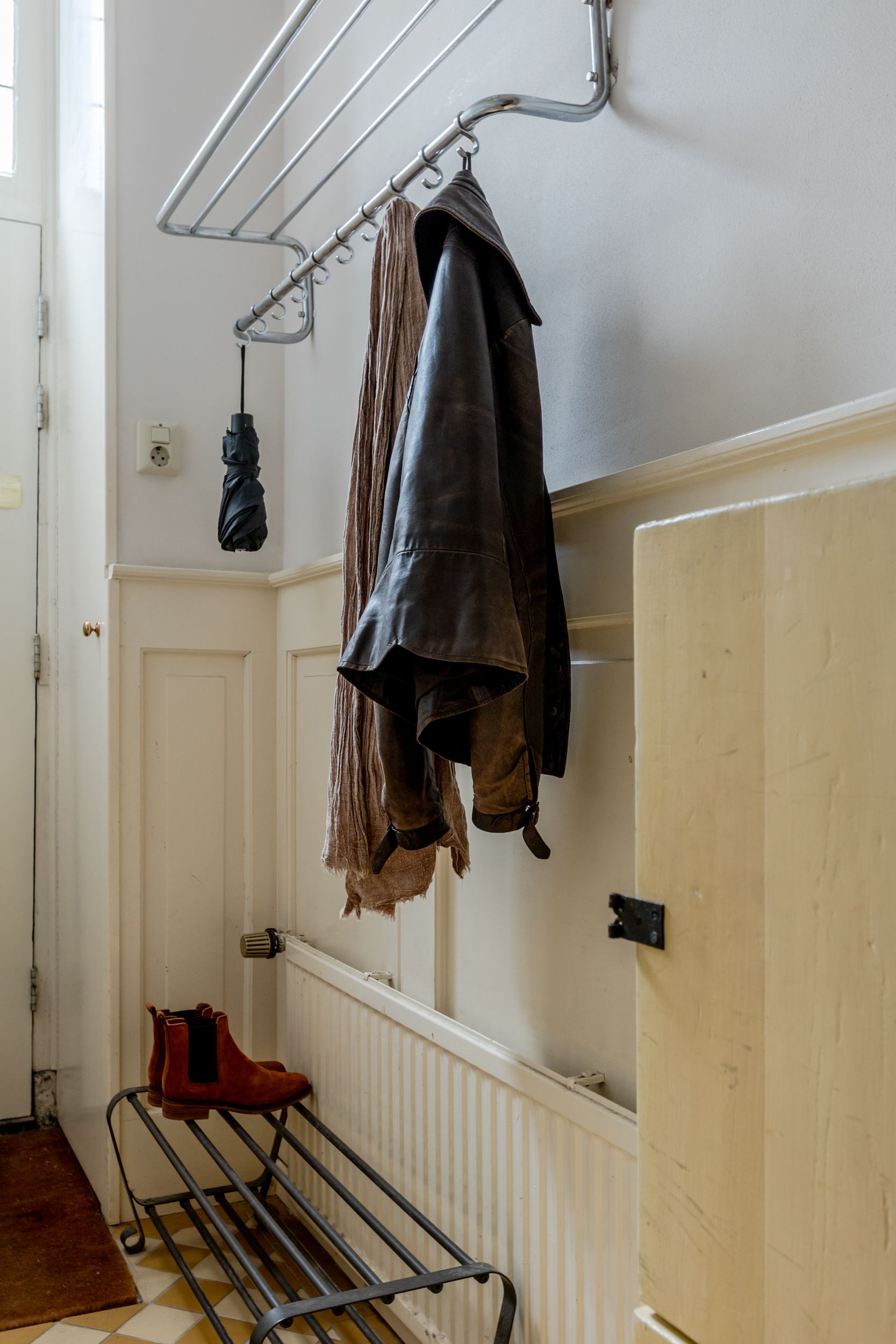 Characteristic Canal Townhouse in Historic Schoonhoven Center — 24