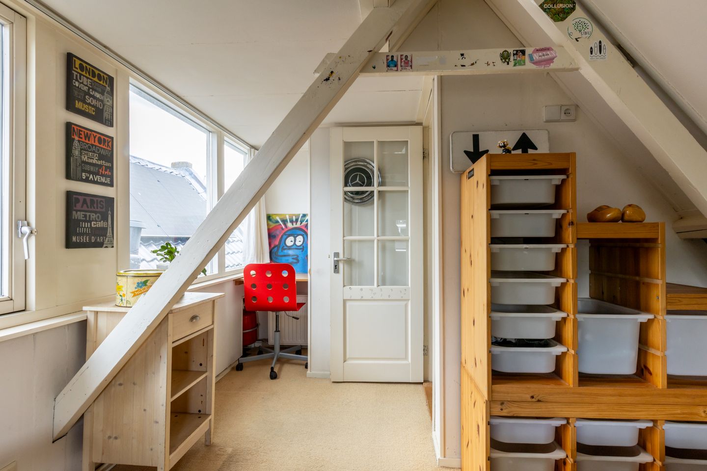 Characteristic Canal Townhouse in Historic Schoonhoven Center — 40