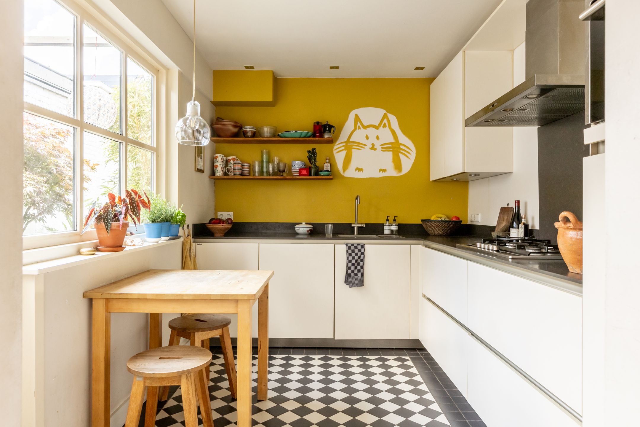 Characteristic Canal Townhouse in Historic Schoonhoven Center — 18