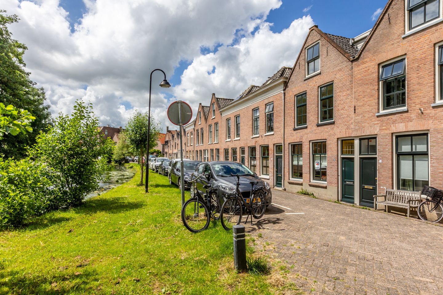 Characteristic Canal Townhouse in Historic Schoonhoven Center — 55
