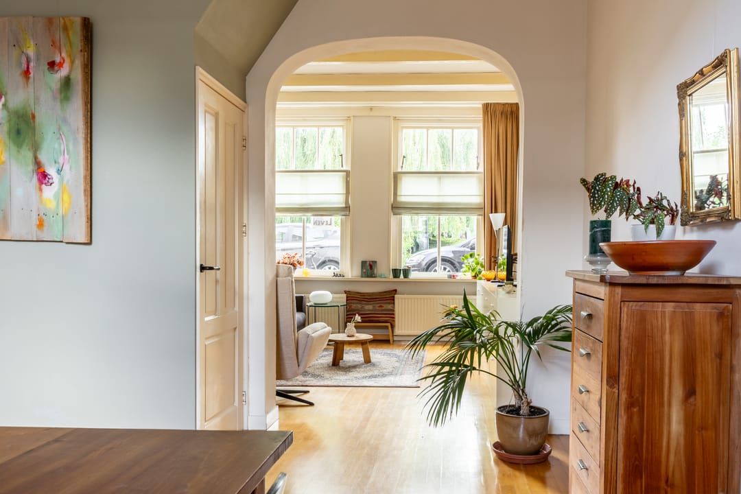 Characteristic Canal Townhouse in Historic Schoonhoven Center — 17