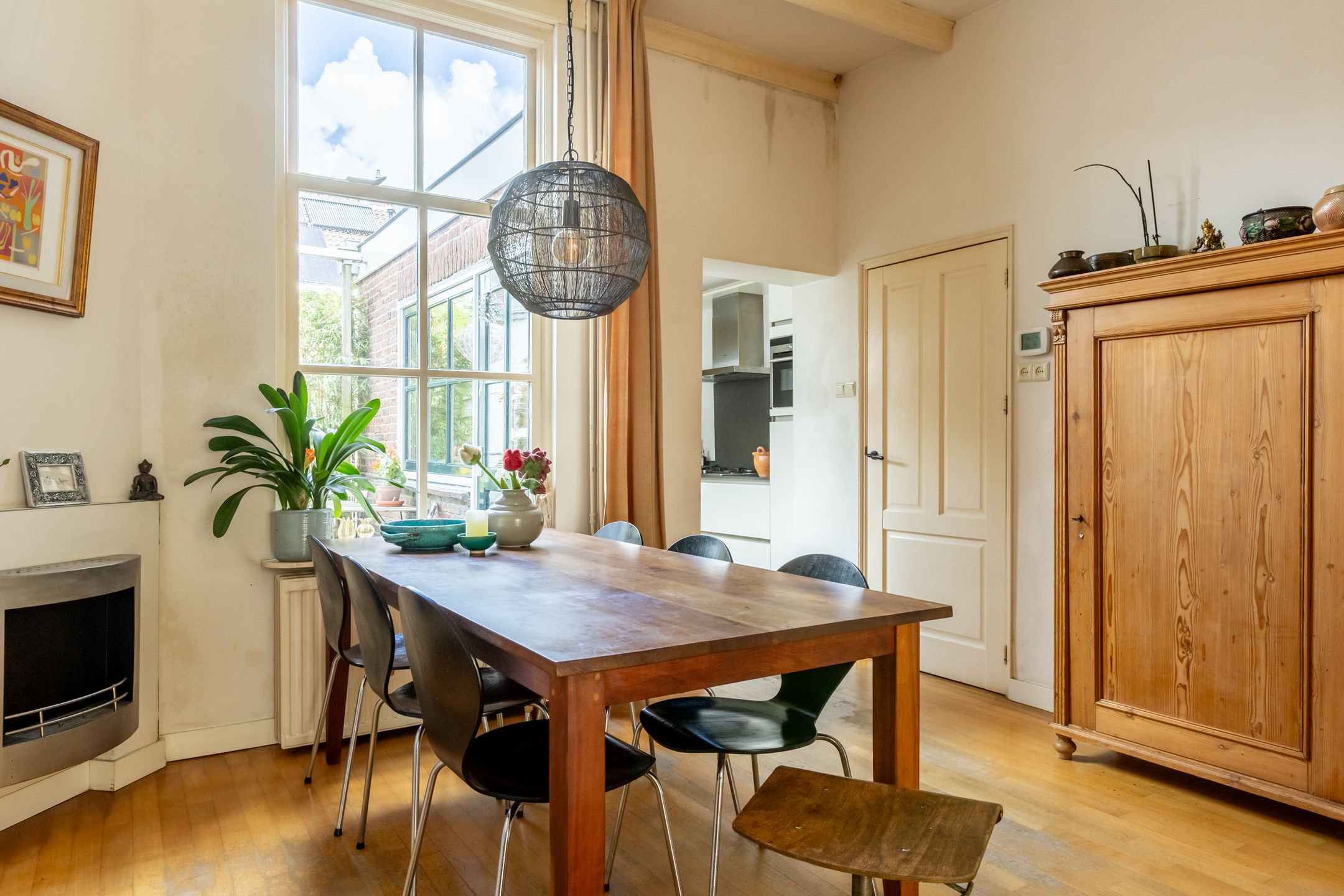 Characteristic Canal Townhouse in Historic Schoonhoven Center — 9