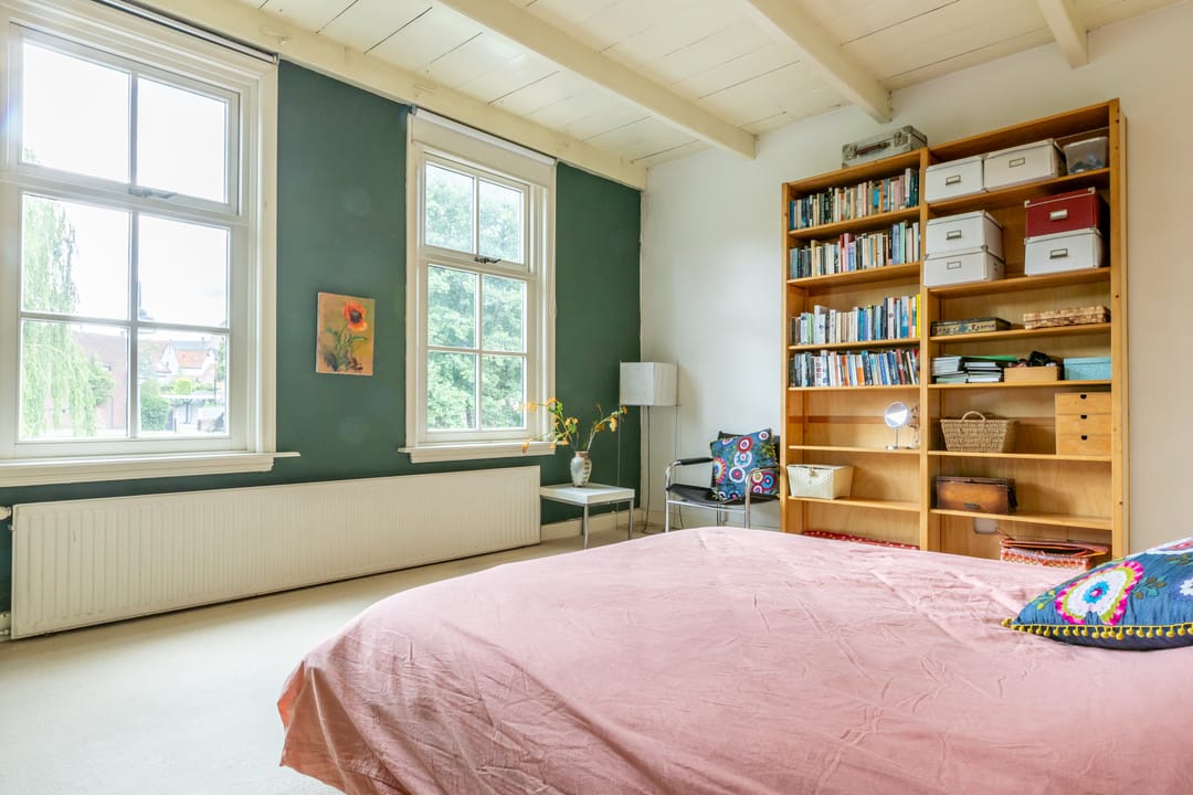 Characteristic Canal Townhouse in Historic Schoonhoven Center — 28