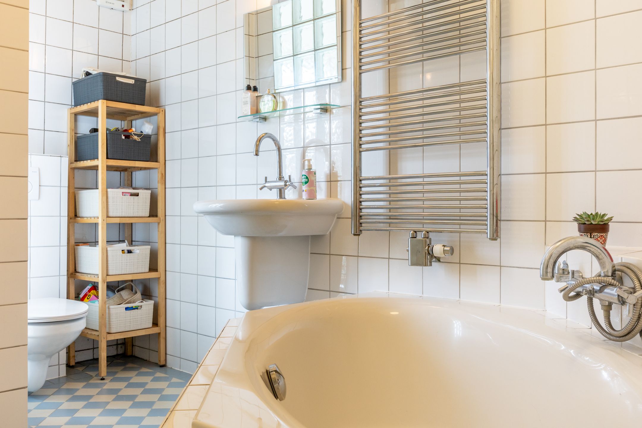 Characteristic Canal Townhouse in Historic Schoonhoven Center — 33