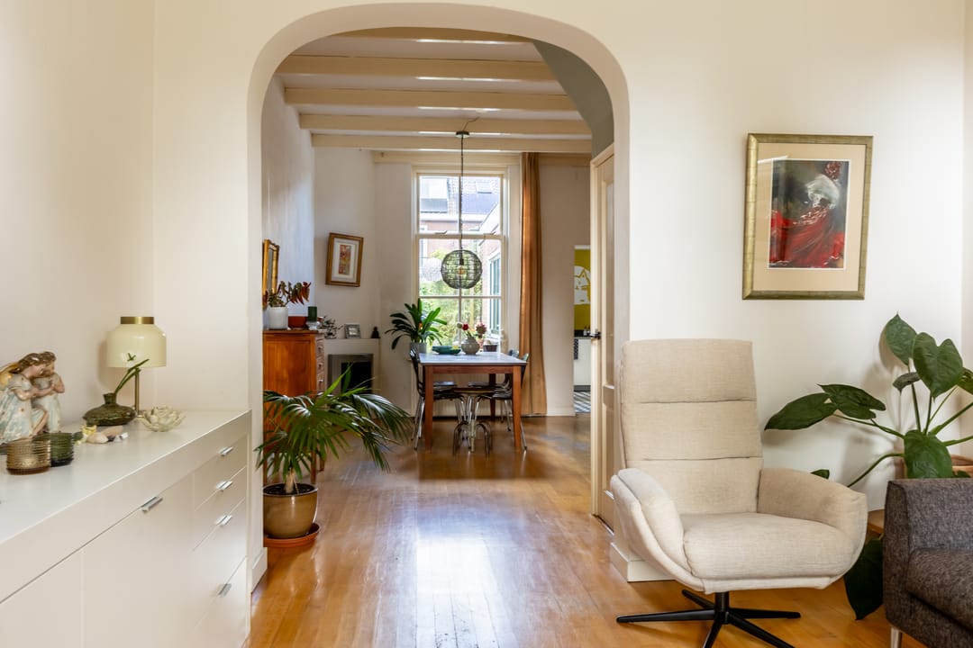 Characteristic Canal Townhouse in Historic Schoonhoven Center — 7