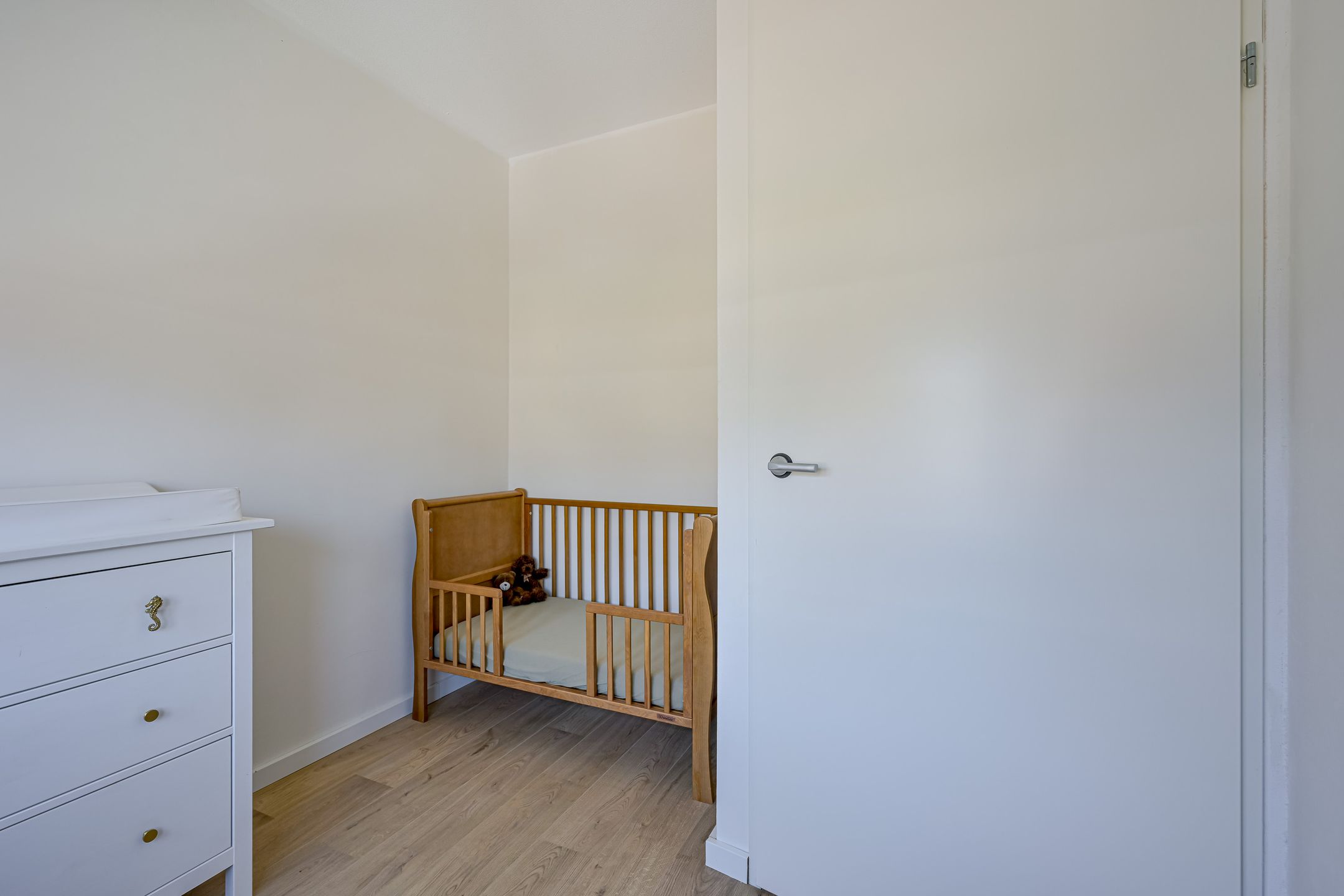 Spacious Five-Bedroom Terraced Home with Sunny Southeast-Facing Garden in Family-Friendly Neighborhood — 21