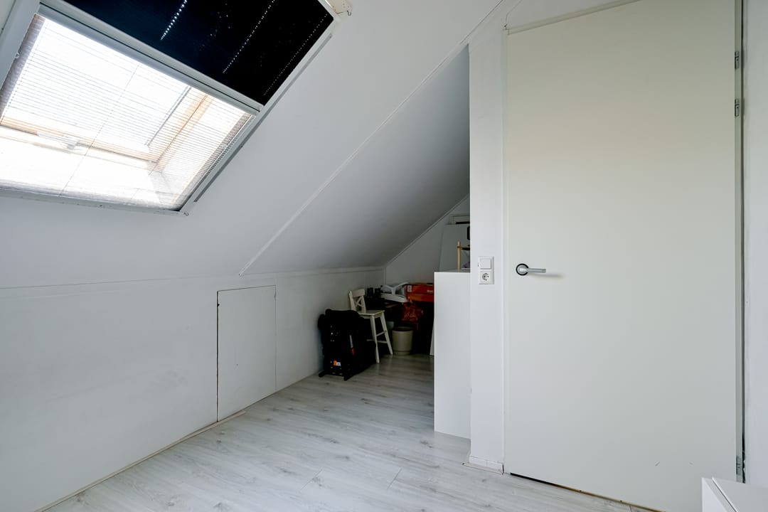 Spacious Five-Bedroom Terraced Home with Sunny Southeast-Facing Garden in Family-Friendly Neighborhood — 26