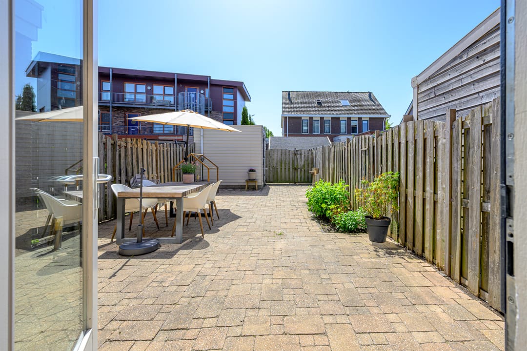 Spacious Five-Bedroom Terraced Home with Sunny Southeast-Facing Garden in Family-Friendly Neighborhood — 31