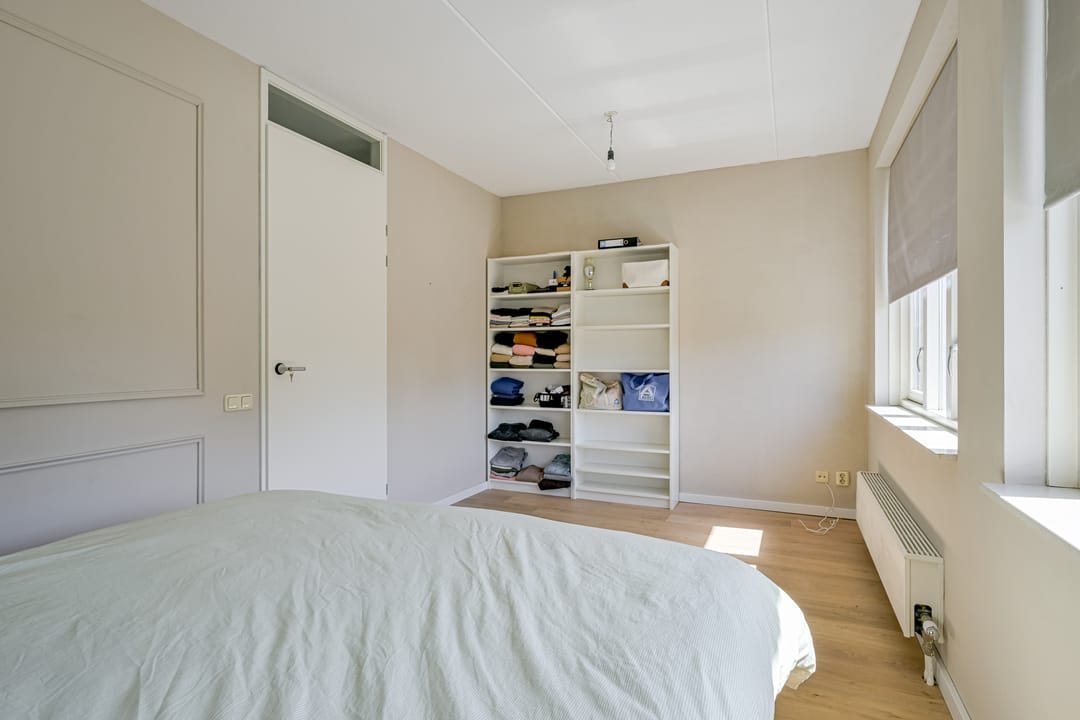 Spacious Five-Bedroom Terraced Home with Sunny Southeast-Facing Garden in Family-Friendly Neighborhood — 17
