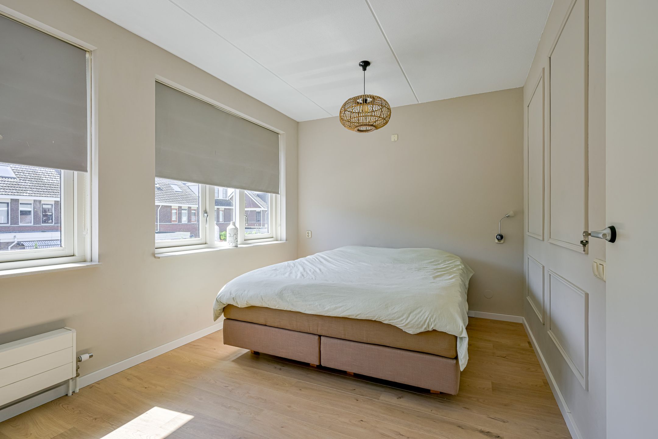 Spacious Five-Bedroom Terraced Home with Sunny Southeast-Facing Garden in Family-Friendly Neighborhood — 15