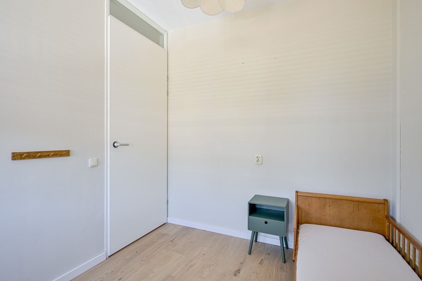 Spacious Five-Bedroom Terraced Home with Sunny Southeast-Facing Garden in Family-Friendly Neighborhood — 19