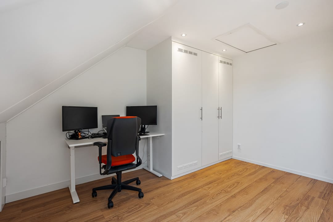 Modern Energy-Efficient Family Home in Central Bussum — 31