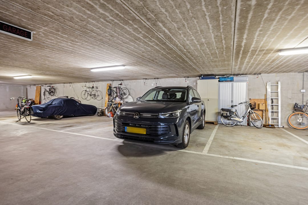 Modern Energy-Efficient Family Home in Central Bussum — 37