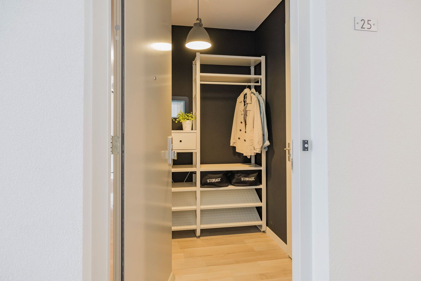 Modern Three Room Apartment with Balcony and Private Parking in Central Lisse — 10