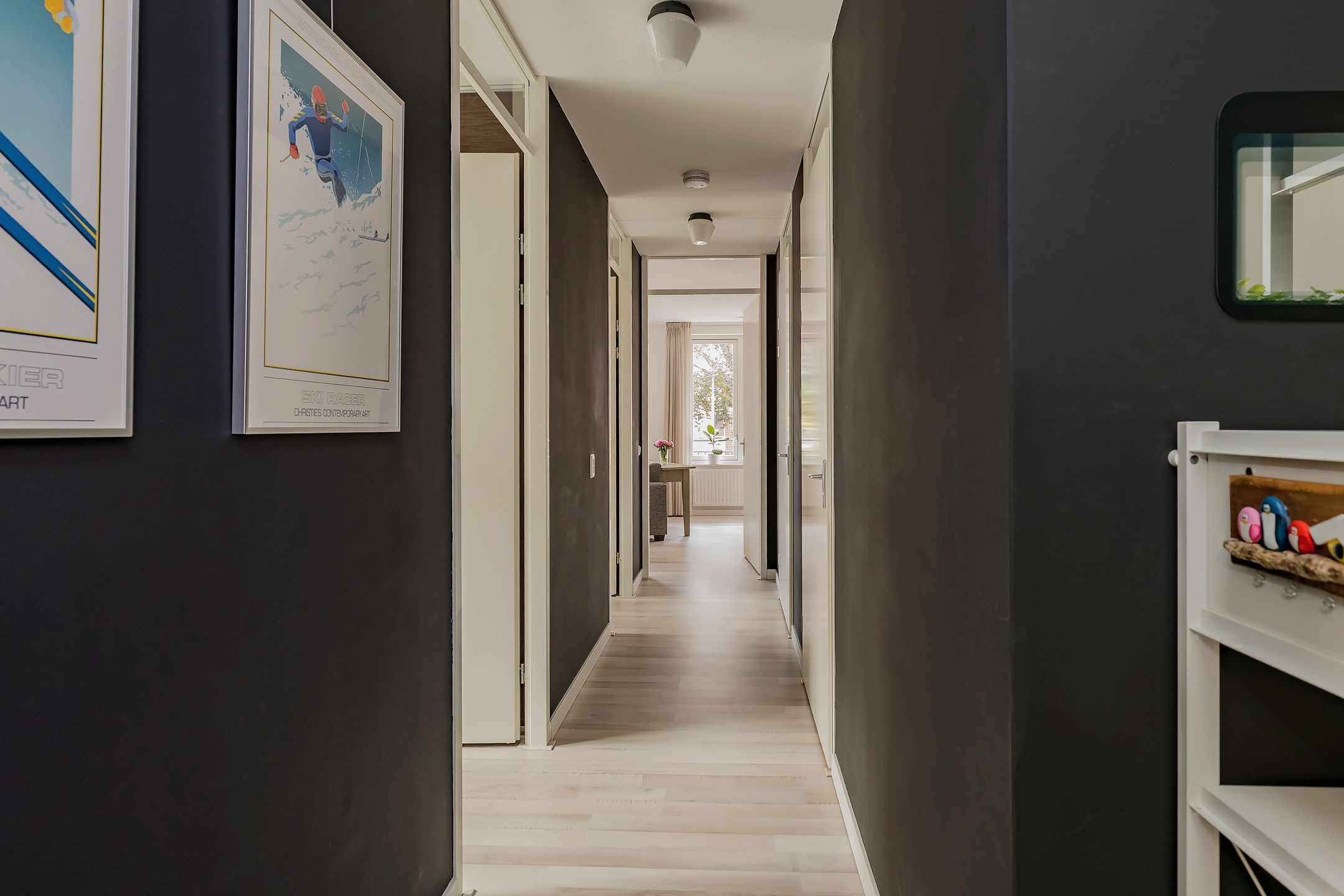 Modern Three Room Apartment with Balcony and Private Parking in Central Lisse — 12