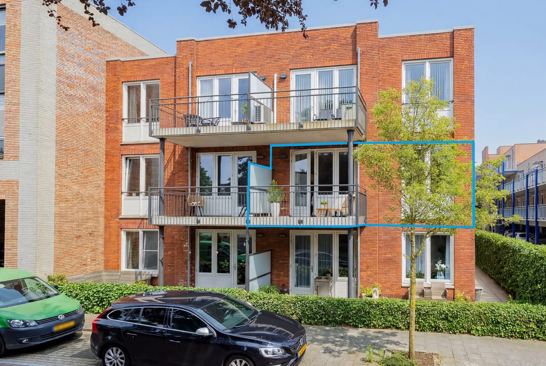 Modern Three Room Apartment with Balcony and Private Parking in Central Lisse