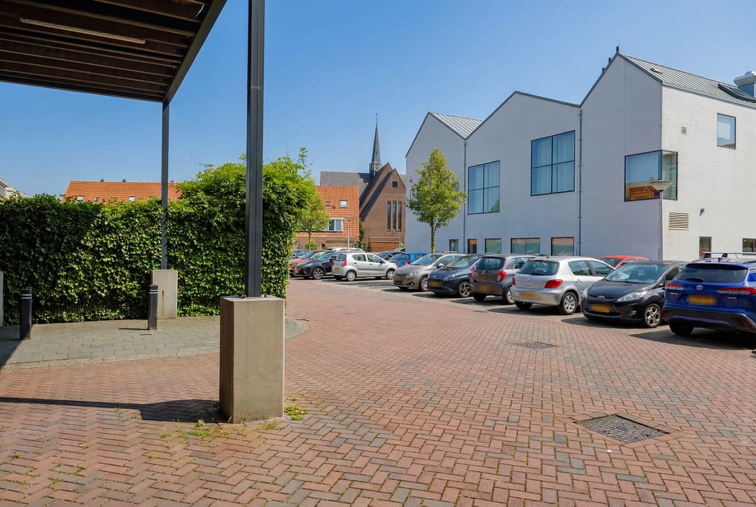 Modern Three Room Apartment with Balcony and Private Parking in Central Lisse — 41