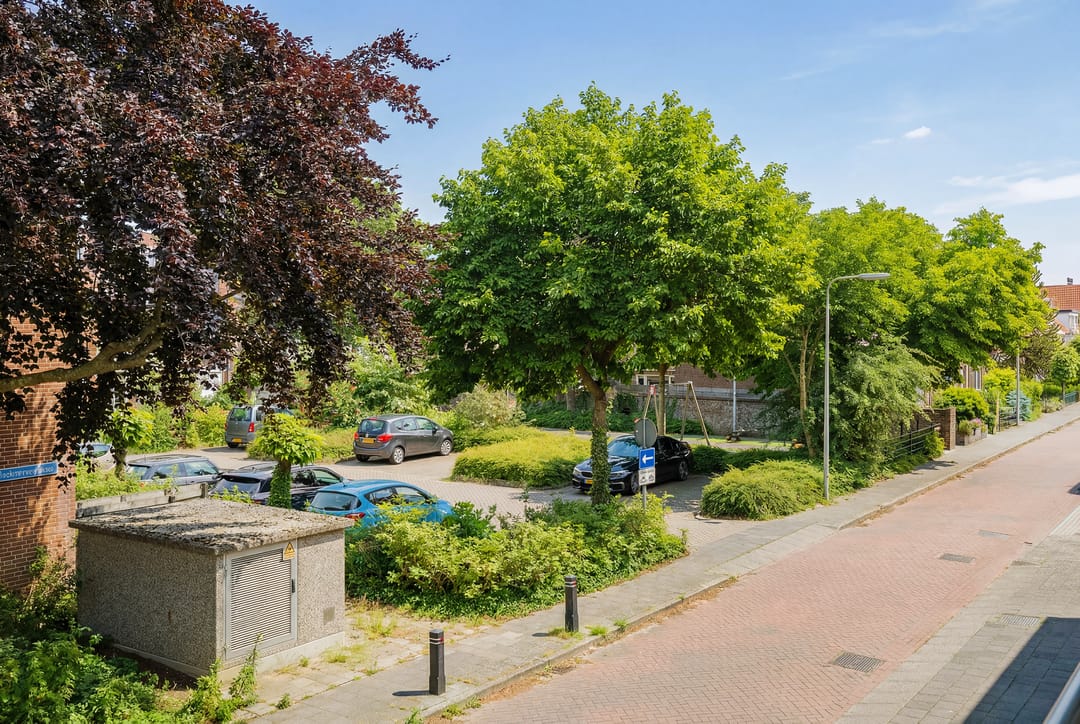 Modern Three Room Apartment with Balcony and Private Parking in Central Lisse — 43