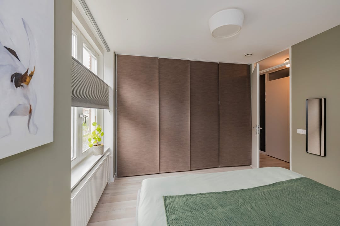 Modern Three Room Apartment with Balcony and Private Parking in Central Lisse — 28