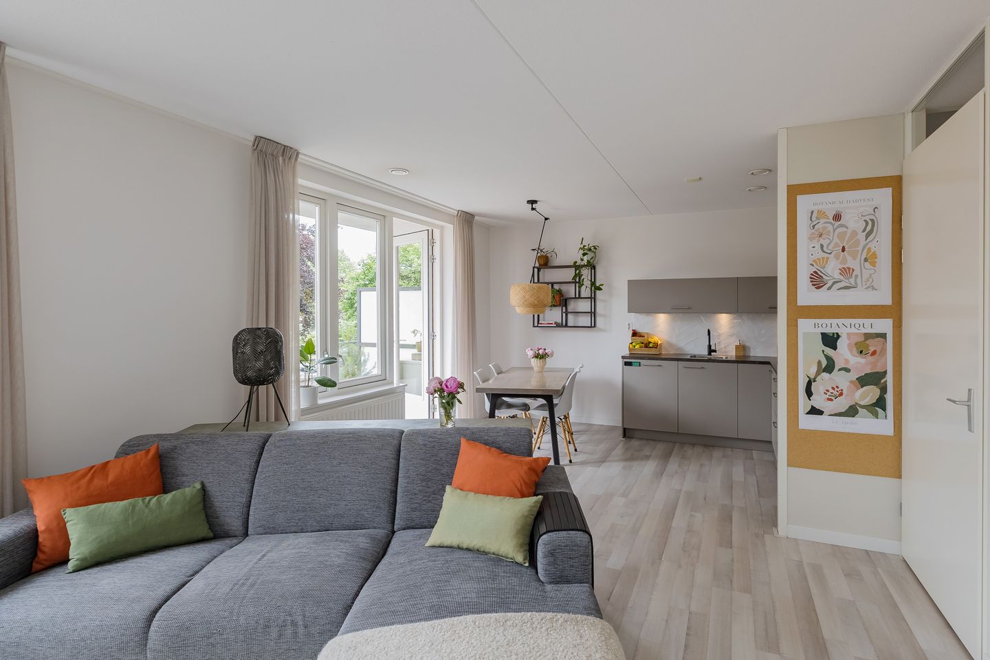 Modern Three Room Apartment with Balcony and Private Parking in Central Lisse — 19