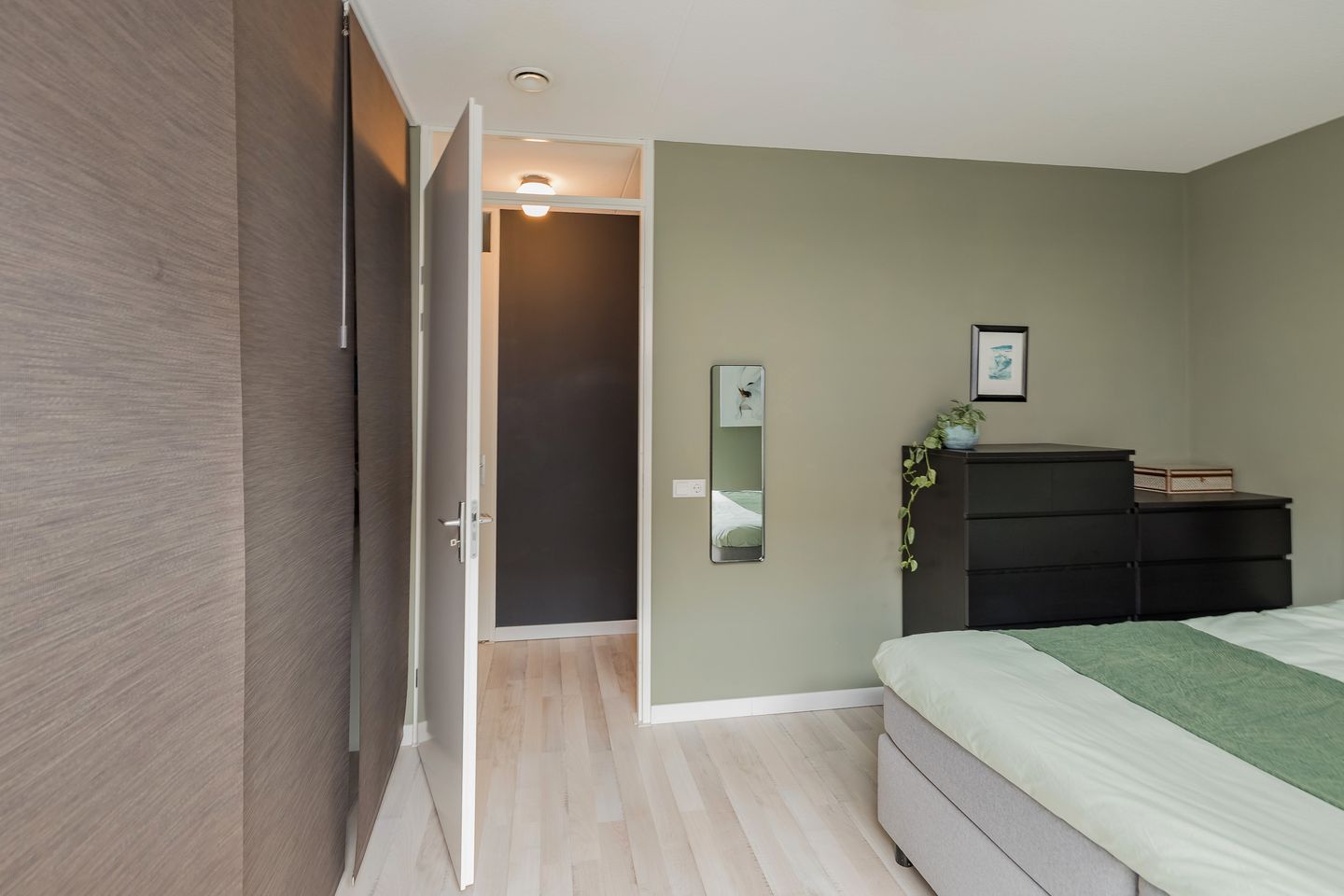 Modern Three Room Apartment with Balcony and Private Parking in Central Lisse — 29