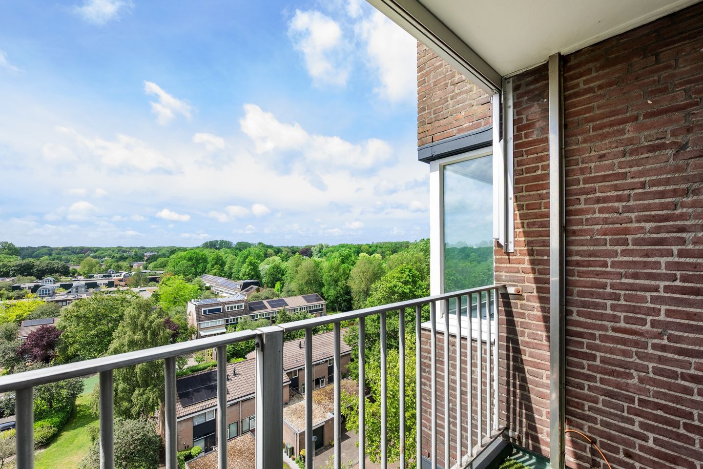 Bright 3 Room Top Floor Apartment with West Facing Balcony — 19